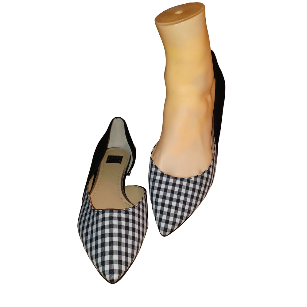 WHITE HOUSE BLACK MARKET        "CHRISTINE" FLATS SIZE 7 NWOT